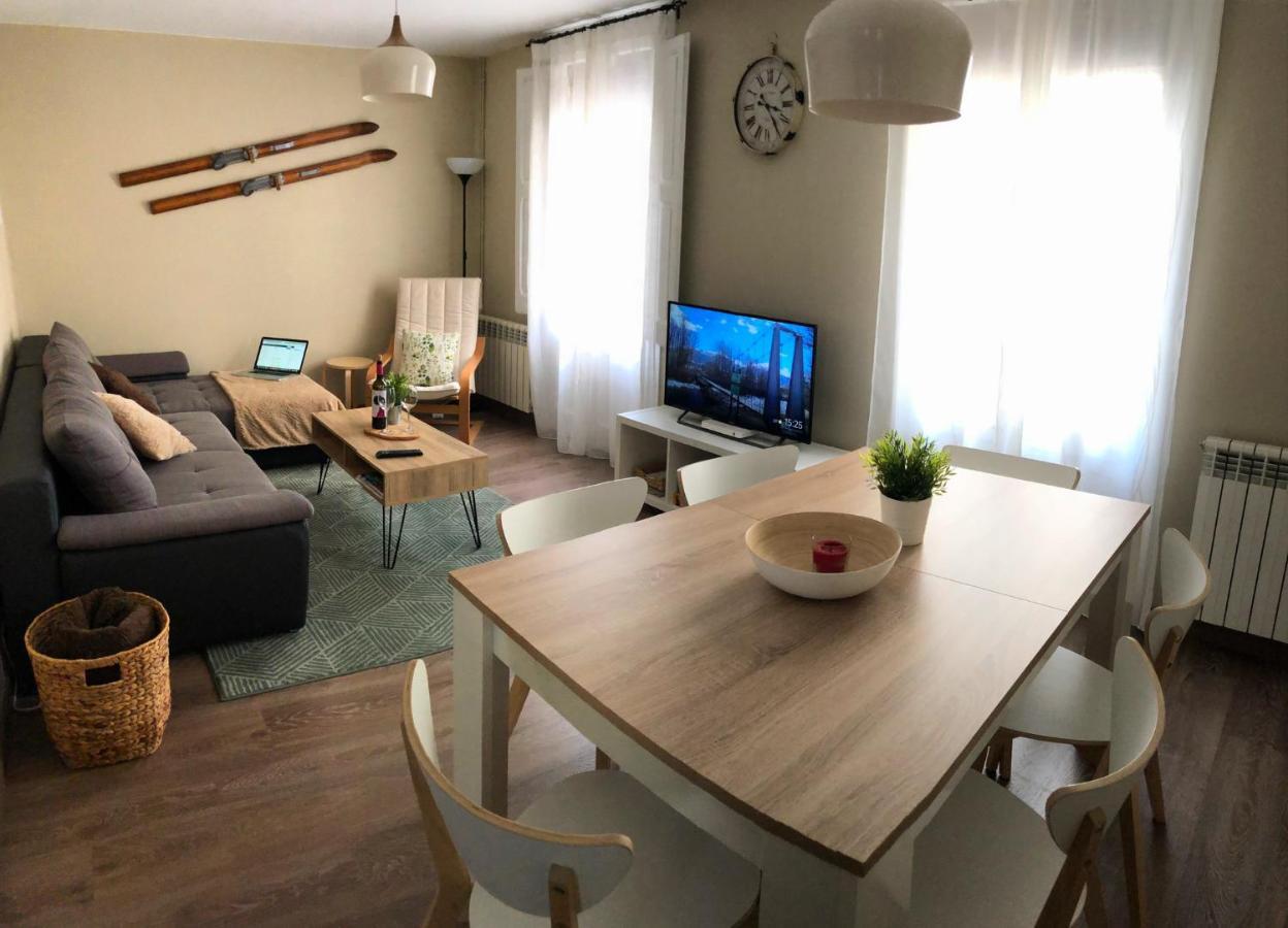 Apartamento Acogedor Y Familiar - Wifi+Chromecast Puigcerdà Eksteriør bilde